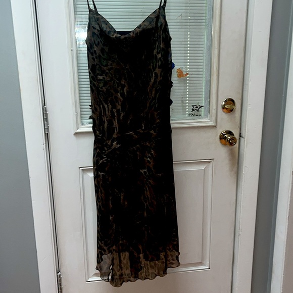 Beautiful lined spaghetti strapped dress for any occasion - Picture 1 of 7